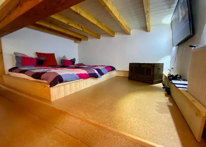 Oldschool, Dorfschule Mit Whirlpool