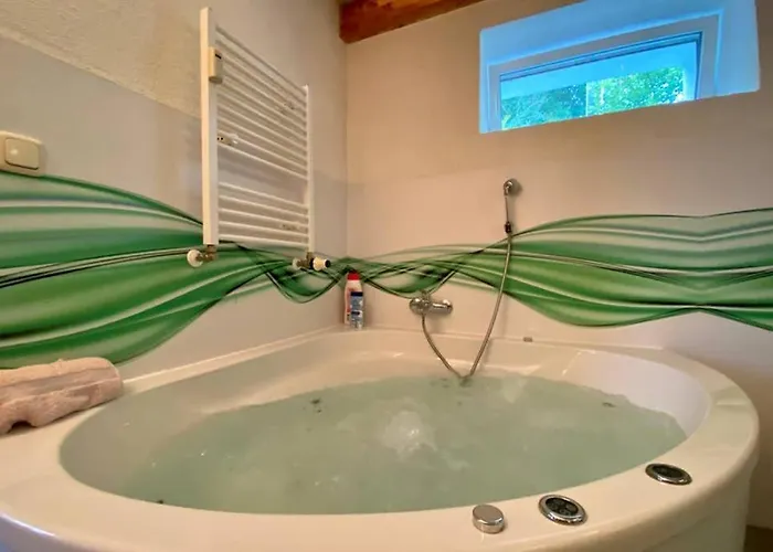 Oldschool, Dorfschule Mit Whirlpool *